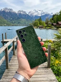 Защитная бронепленка для задней панели GALAXY S25, коллекция «Антрацит» — БРНПЛНК-АНТРЦТSSMSNGS25-ЗЕЛЕН-s25plus