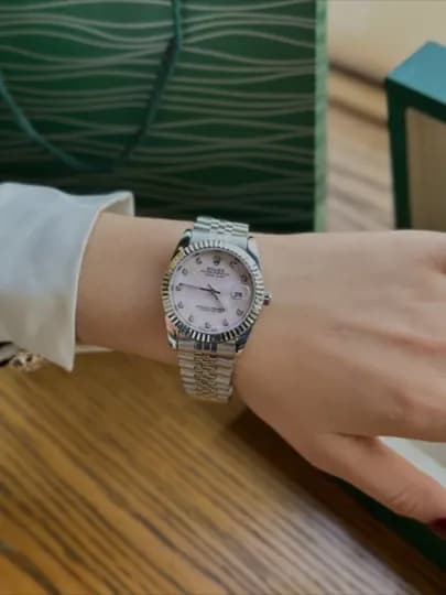 Классические женские наручные часы, в комплекте с коробкой — TIMESLW-SOAT2-БЕЛЫЙ